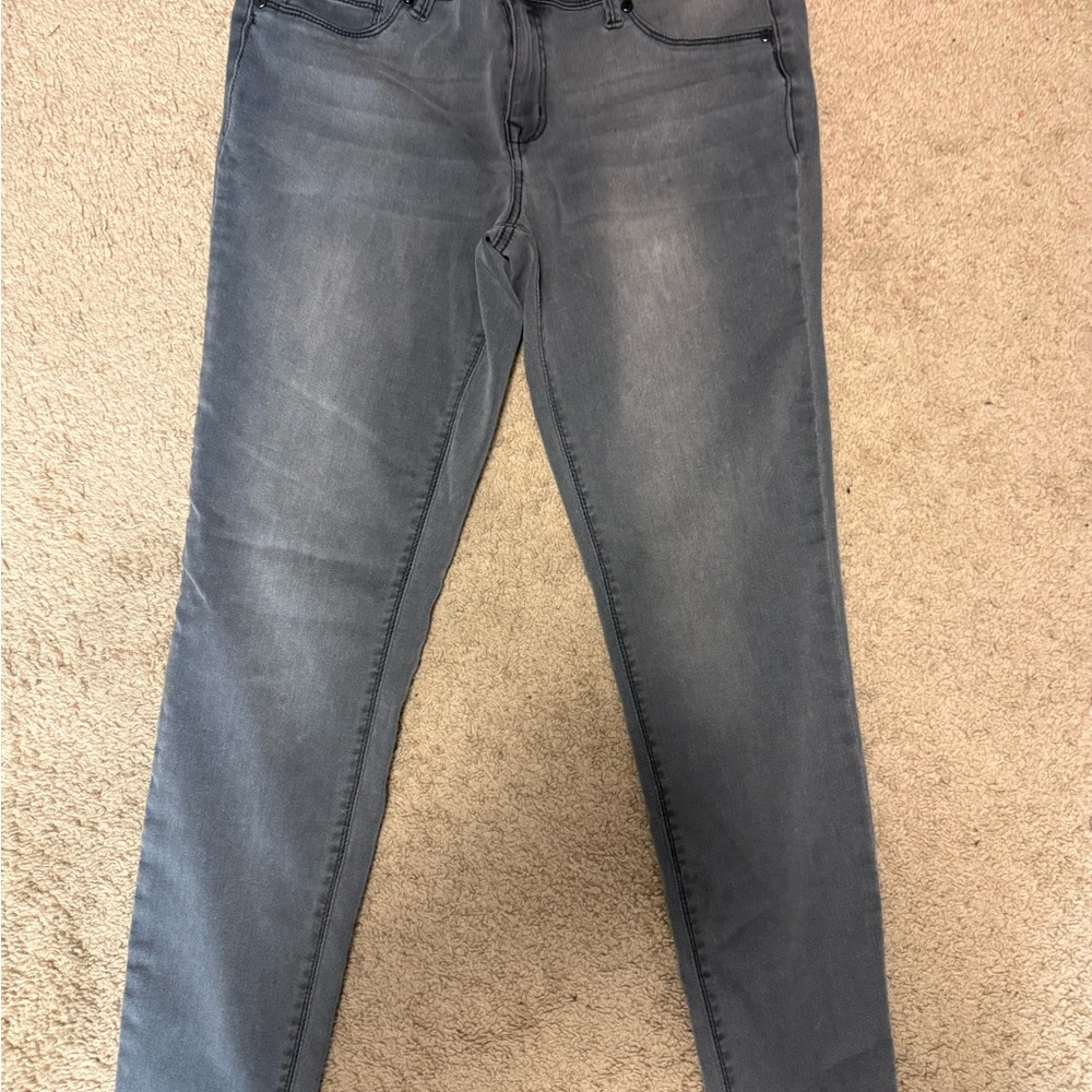 1822 Denim Gray Skinny Jeans with Modern Fit Stretch